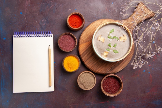 Free photo top view tasty mushroom soup with different seasonings on dark background soup vegetables meal food mushroom