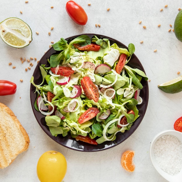 Free photo top view tasty salad with vegetables