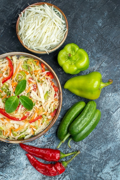 Free photo top view of tasty vegetable salad on dark surface