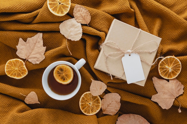 Free photo top view tea and dried lemon slices with gift box