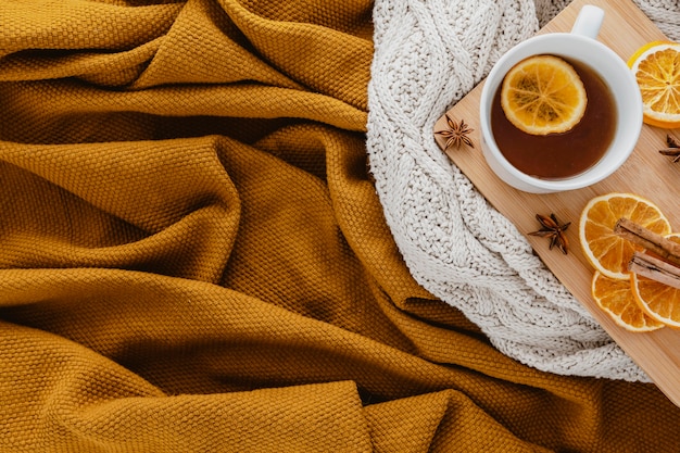 Free photo top view tea with dried lemon slices