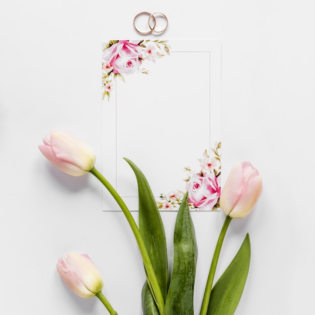 Free photo top view tulips bouquet