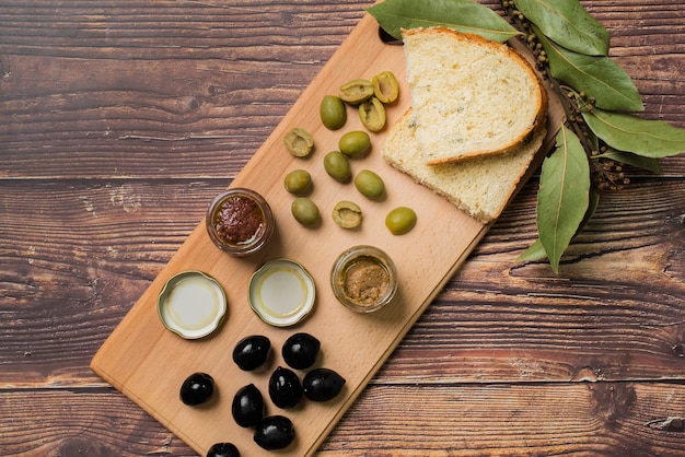 Free photo top view variety of olives and bread