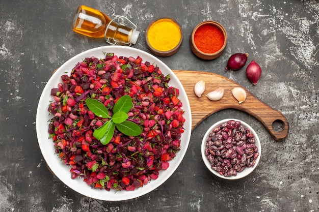 Free Photo top view vinaigrette salad with beet and beans on grey surface