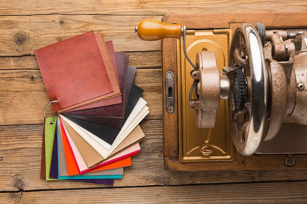 Free Photo top view of vintage sewing machine with fabric