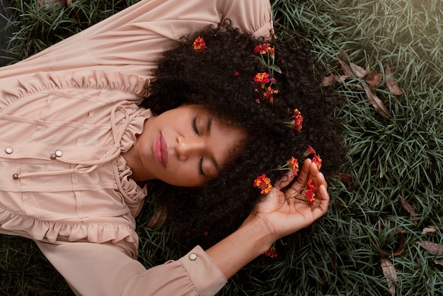 Free photo top view woman posing in romantic garden