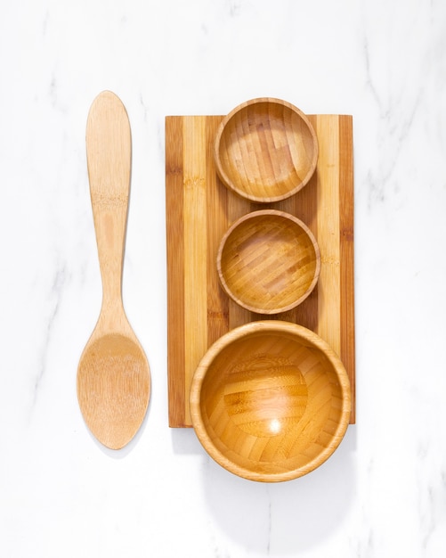 Free photo top view wooden kitchenware