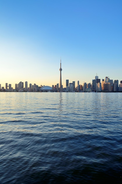 Free photo toronto skyline in the day