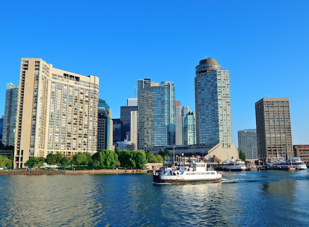 Free photo toronto skyline in the day