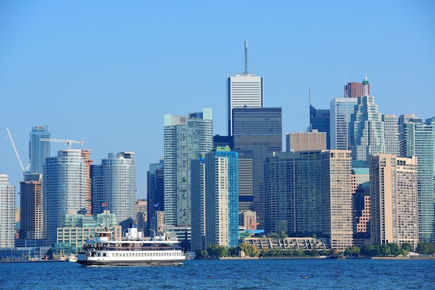 Free photo toronto skyline in the day