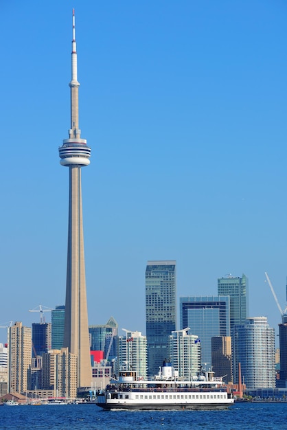 Free photo toronto skyline in the day