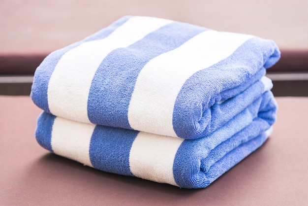 Free photo towel on bed pool