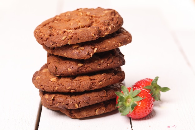 Free photo tower from oatmeal cookies and berries