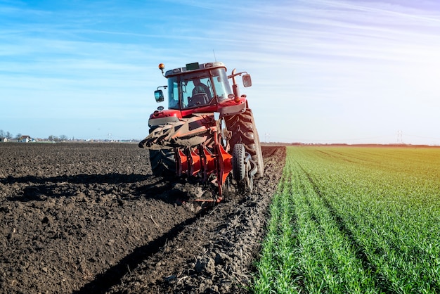 Tractor agricultural machine cultivating field