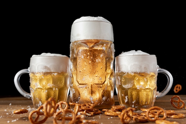 Free photo traditional bavarian beer with pretzels on a table