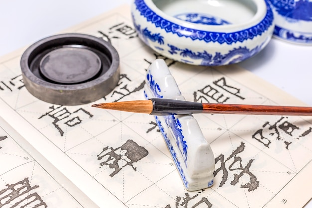 Free photo traditional drawing paper background culture tools