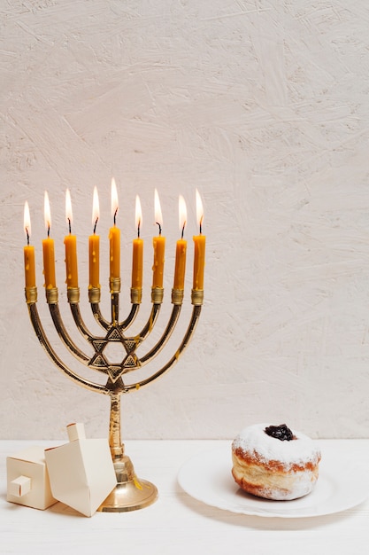 Free Photo traditional jewish candleholder burning