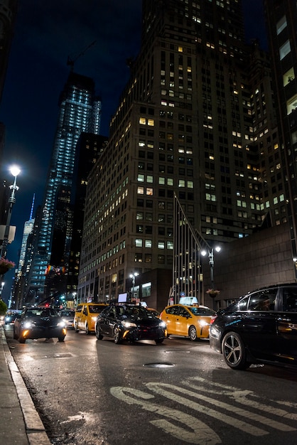 Free photo traffic jam in the city by night