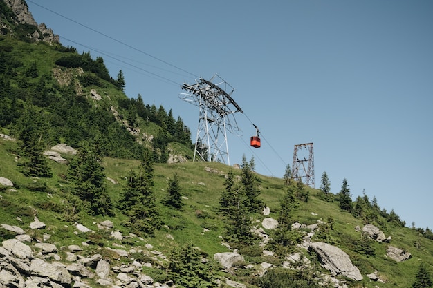 Free Photo transfagarasan cable way in green transilvanian carpathian mountains, romania