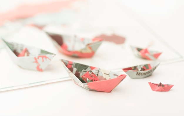 Free photo travel concept with little paper boats