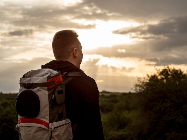 Free Photo traveler at sunset