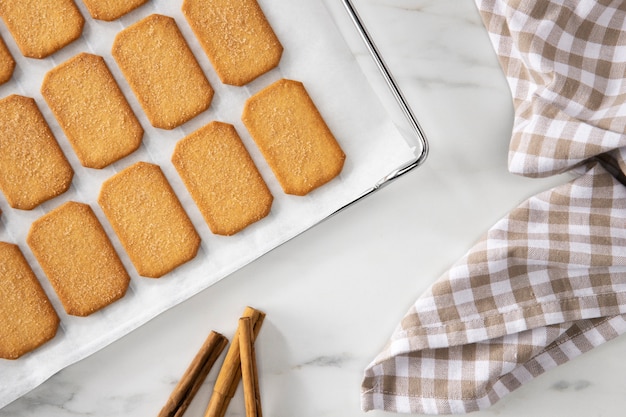 Free Photo tray with cookies