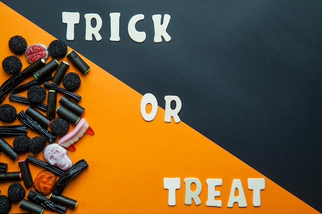 Free Photo trick or treat writing and black candies