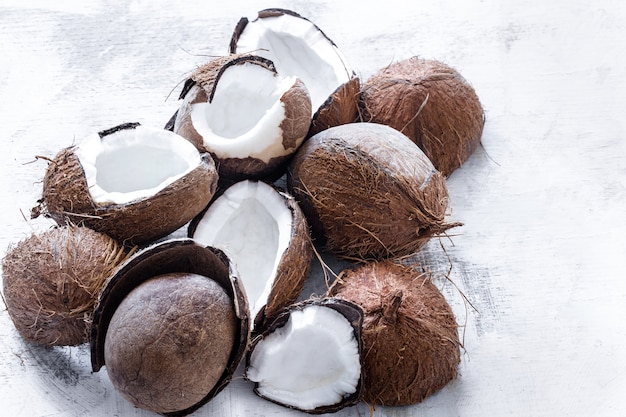 Free Photo tropical fruit halved rozbitogo coconut on a light background, the concept of organic fruit