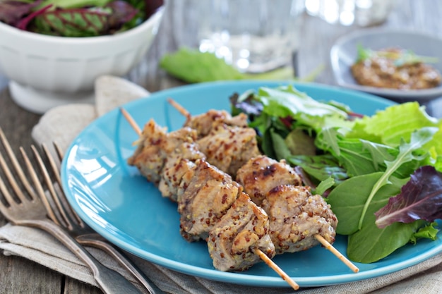 Free photo turkey kebabs with mustard sauce