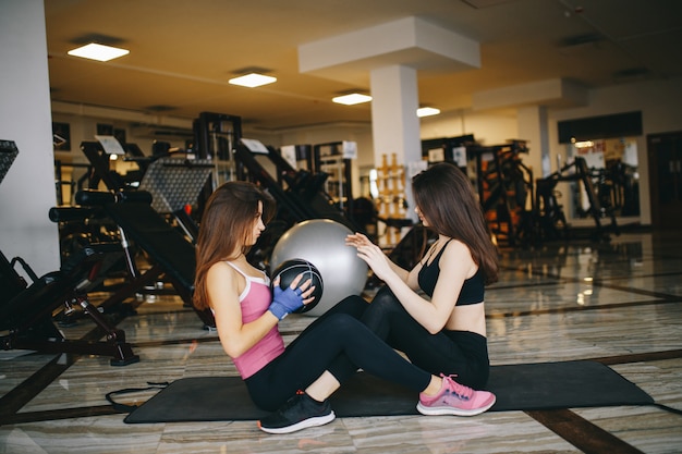 Free Photo two athletic girls in the gym