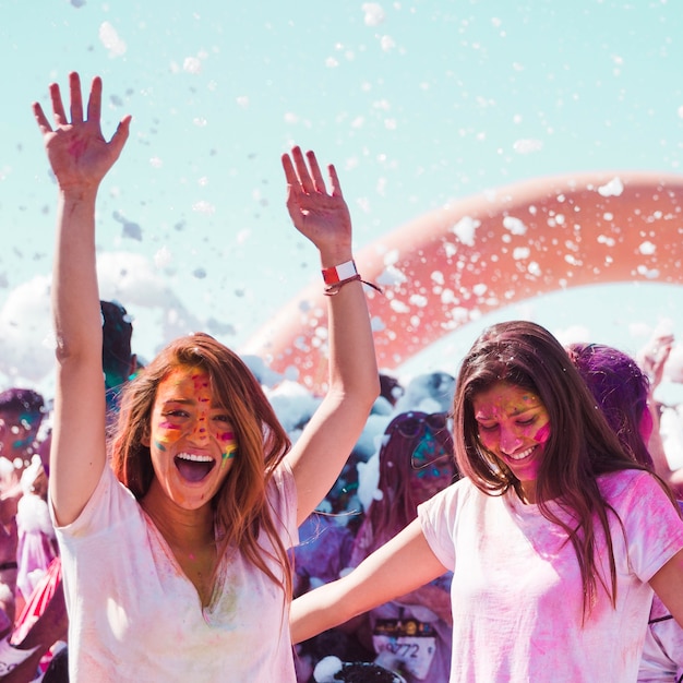 Free photo two female friends enjoying the holi festival