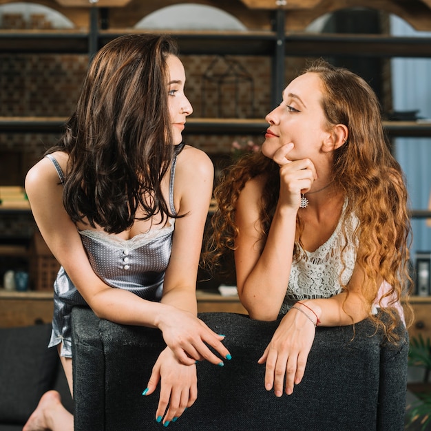 Free photo two female friends looking at each other