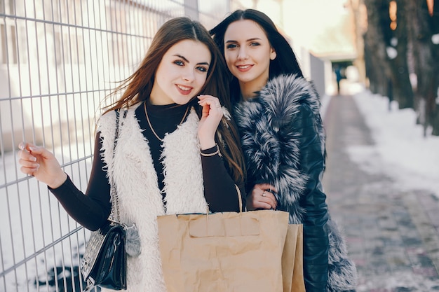 Free Photo two girls in a city