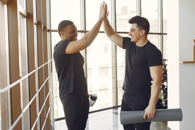 Two internationals friends is engaged in a gym