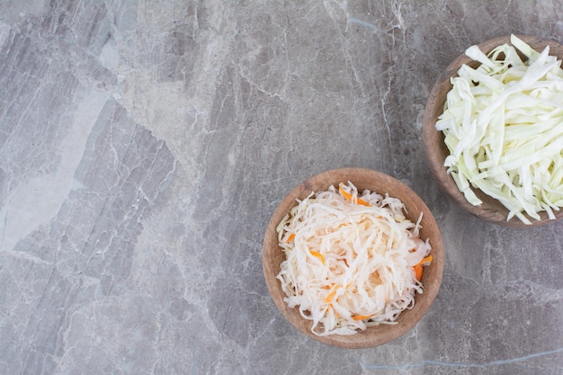 Free Photo two kinds of pickled cabbage in wooden bowls