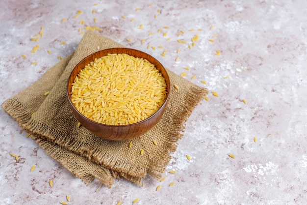 Uncooked risotto in bowl, top view