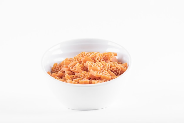 Free photo uncooked spaghetti pasta on white background. high quality photo