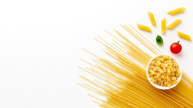 Free photo uncooked spaghetti penne and rigatoni with copy space