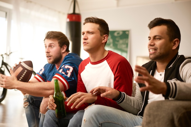 Free photo unhappy men while watching american football