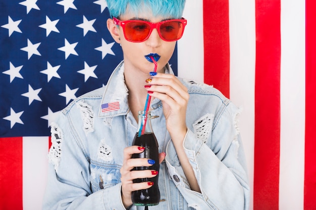 Free photo usa independence day concept with punk woman drinking