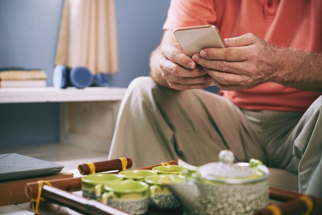 Using smartphone over tea