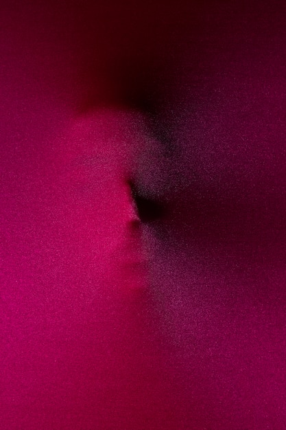 Free photo vague silhouette of face on magenta cloth