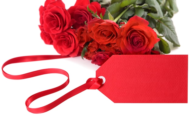 Free photo valentine roses with red gift tag