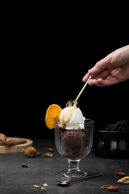 Free Photo vanilla ice cream scoop served in glass