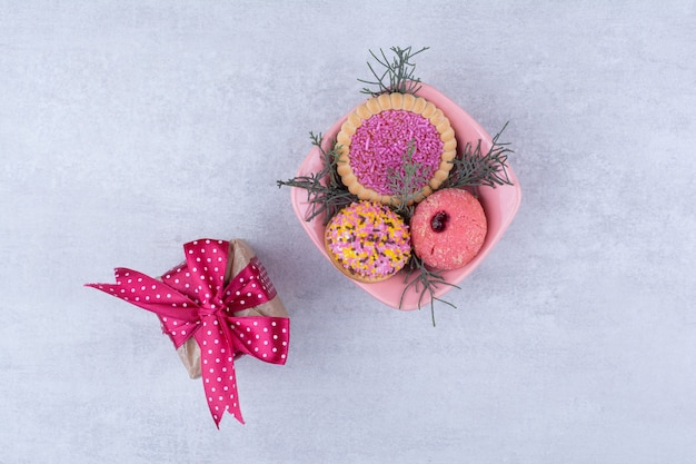 Free Photo various cookies decorated with sprinklers and gift box.