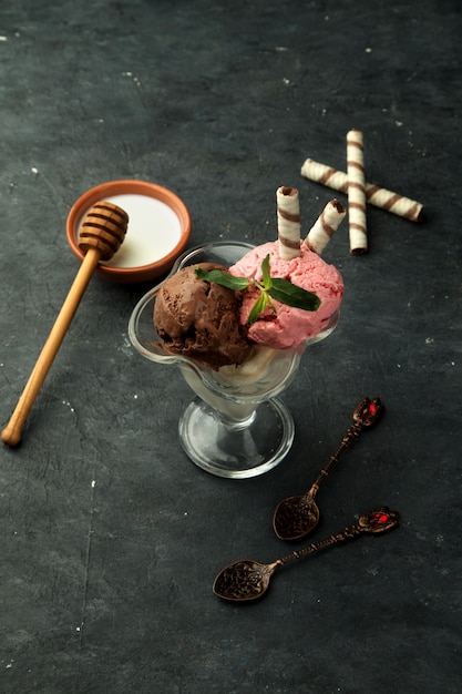 Free photo various ice cream on the table