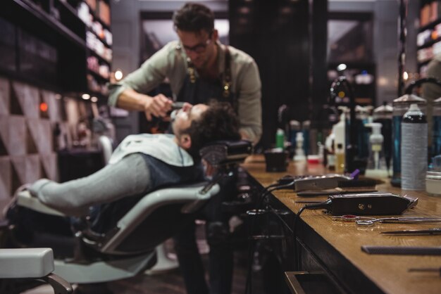 Various trimmers on dressing table