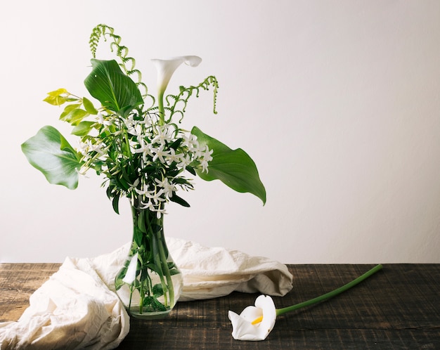 Free photo vase with beautiful floral arrangement