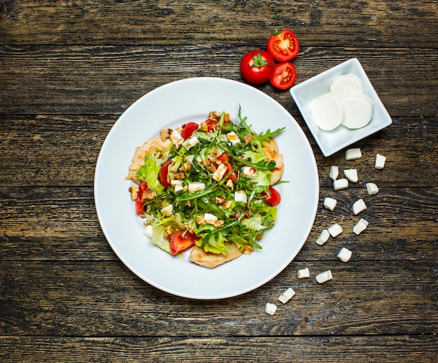 Vegetable salad with chicken and walnuts