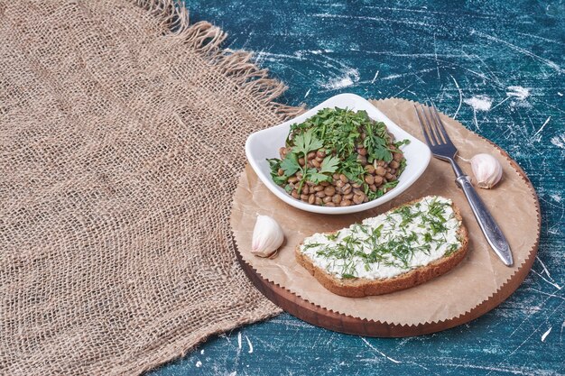 Vegetable salad with herbs and toast.